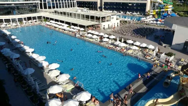 2025 turizm sezonu antalyada guclu geciyor Vn3UKNBO.jpg
