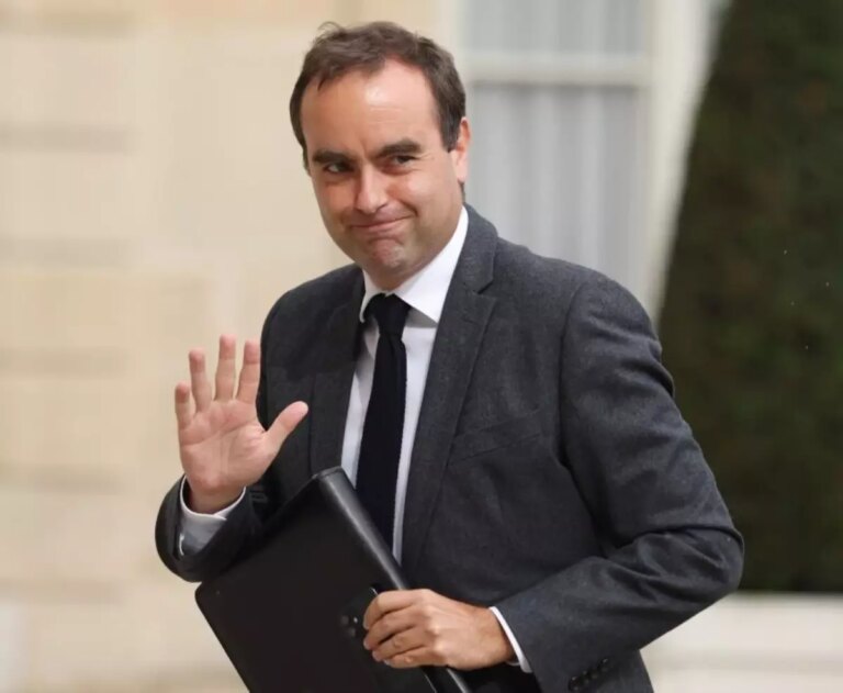macron-lecornuyu-yeniden-basbakan-atadi-2LWIfz9P.jpg